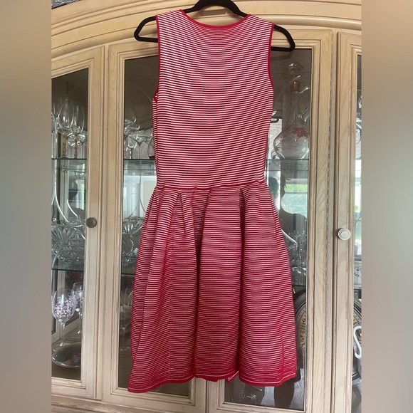 Size 42. Fits like a small/6. Stretchy material. - Picture 4 of 4